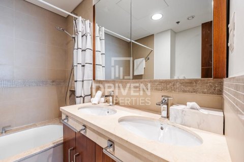 Apartment de 2 dormitorios en Burj Vista, UAE No. 202872 7