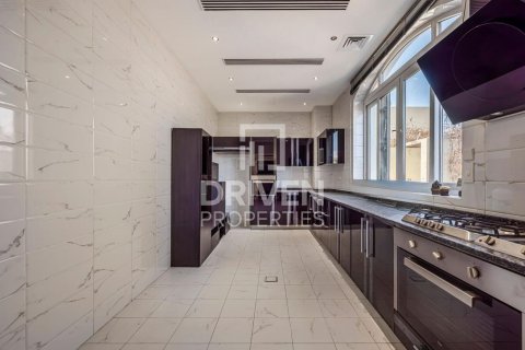 Villa de 6 dormitorios en Nad Al Sheba 2, UAE No. 202690 19
