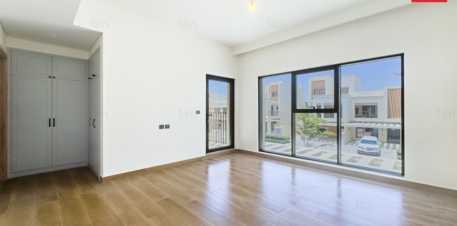 Townhouse de 4 dormitorios en Dubai, UAE No. 223761