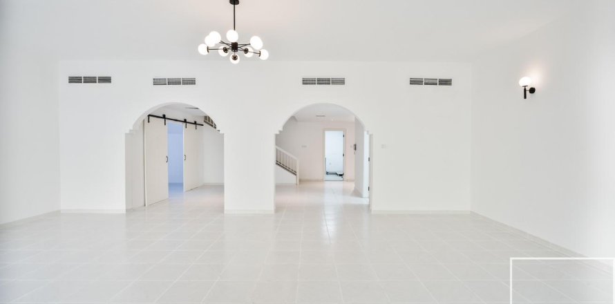 3 bedrooms Villa in Umm Suqeim, UAE No. 211102