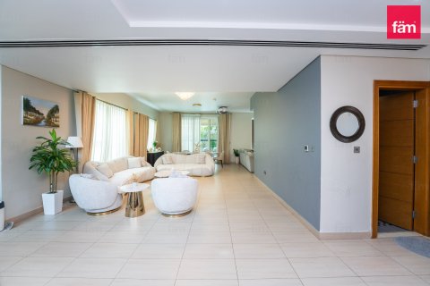 Villa de 4 dormitorios en Jumeirah Park, UAE No. 160997
