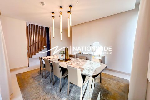 Villa de 5 dormitorios en Abu Dhabi, UAE No. 125738 9