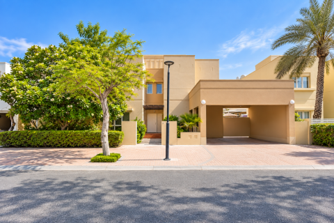 Villa de 4 dormitorios en Meadows, UAE No. 215368