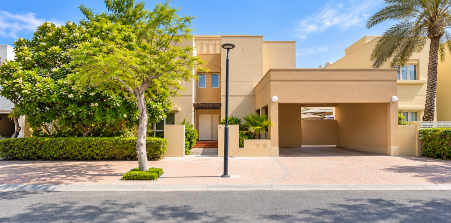 Villa de 4 dormitorios en Meadows, UAE No. 215368