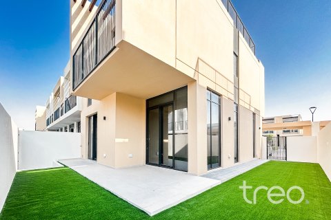 Вилла с 4 спальнями в EMAAR South, ОАЭ №220676
