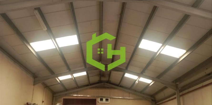 Warehouse de 371.6m² en Umm Ramool, UAE No. 105153