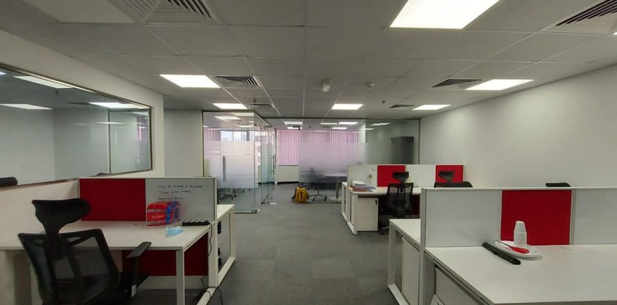 117.1m² Office in Dubai, UAE No. 166872