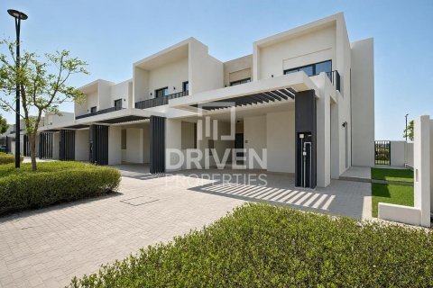 Villa de 4 dormitorios en EMAAR South, UAE No. 217485