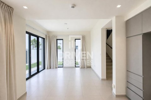 Villa de 4 dormitorios en EMAAR South, UAE No. 217485 9