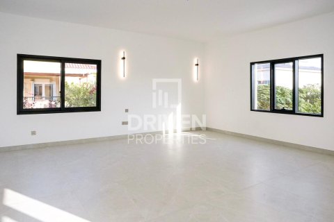 Вилла с 5 спальнями в Hacienda, ОАЭ №221007 21