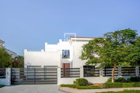 Вилла с 5 спальнями в Hacienda, ОАЭ №221007 4