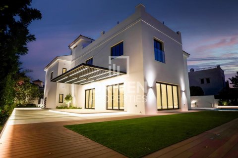 Вилла с 5 спальнями в Hacienda, ОАЭ №221007