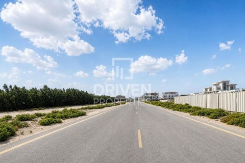 588.35m² Land in District One, UAE No. 221273