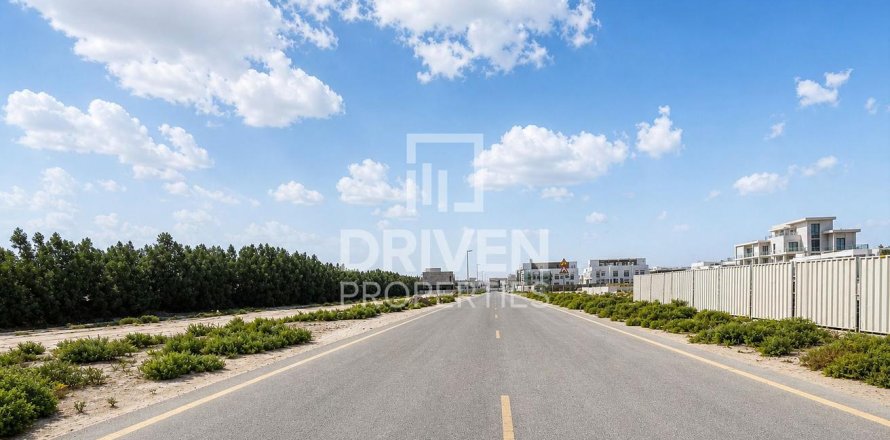 588.35m² Land in District One, UAE No. 221273
