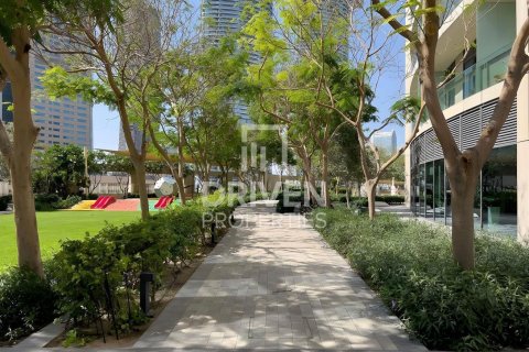 Apartment de 2 dormitorios en Burj Vista, UAE No. 215179 11