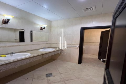 Villa de 5 dormitorios en Khalifa City, UAE No. 55676 21