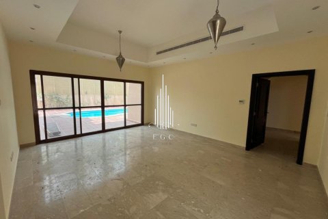 Villa de 5 dormitorios en Khalifa City, UAE No. 55676 8