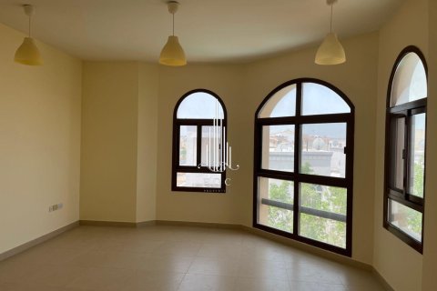 Villa de 5 dormitorios en Khalifa City, UAE No. 55676 3