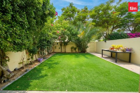 2 bedrooms Villa in Dubai, UAE No. 213447