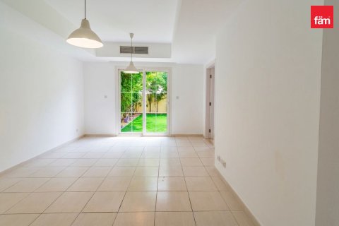 2 bedrooms Villa in Dubai, UAE No. 213447 4