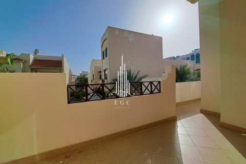 Вилла с 4 спальнями в Al Khalidiya, ОАЭ №19427 17