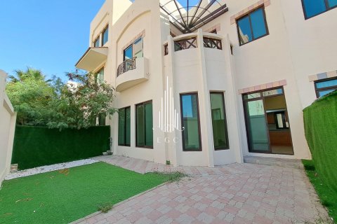 4 bedrooms Villa in Al Khalidiya, UAE No. 19427