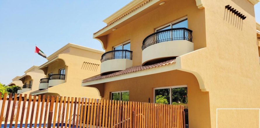 4 bedrooms Villa in Al Safa 2, UAE No. 211094