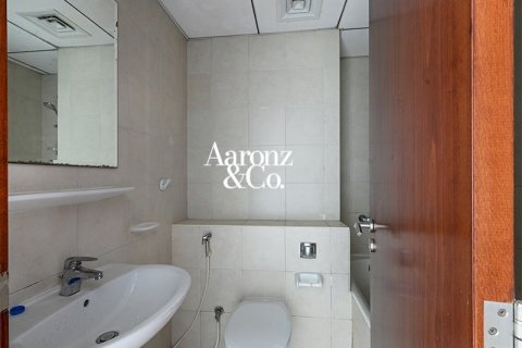 Квартира с 2 спальнями в Icon Tower 2, ОАЭ №208627 11