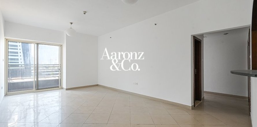 Квартира с 2 спальнями в Icon Tower 2, ОАЭ №208627