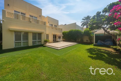 4 bedrooms Villa in Meadows, UAE No. 220537