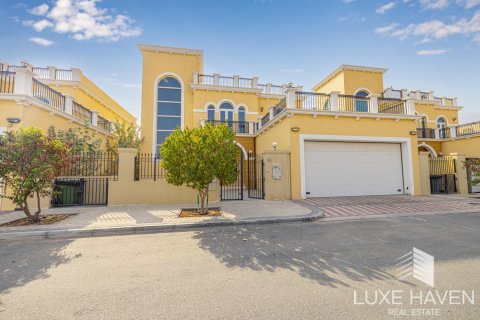 Вилла с 4 спальнями в Legacy Nova Villas, ОАЭ №48723
