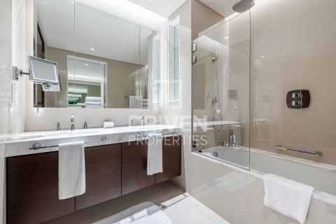 Квартира с 1 спальней в The Address Residence Fountain Views, ОАЭ №204750 11