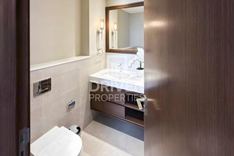 Appartement de 3 chambres à EMAAR Beachfront, UAE No. 202660 13