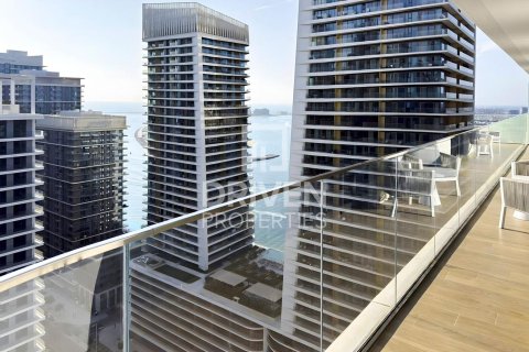 Appartement de 3 chambres à EMAAR Beachfront, UAE No. 202660 16