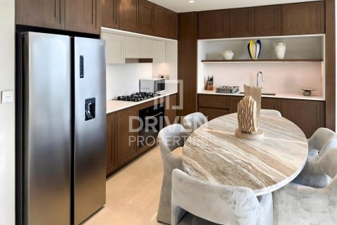Appartement de 3 chambres à EMAAR Beachfront, UAE No. 202660 11