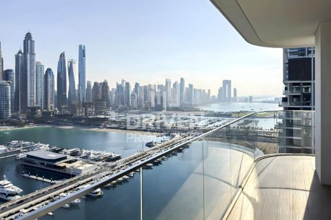 Appartement de 3 chambres à EMAAR Beachfront, UAE No. 202660 15
