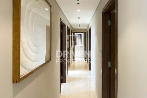 Appartement de 3 chambres à EMAAR Beachfront, UAE No. 202660 10