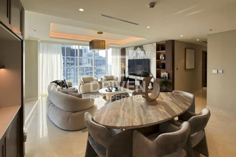 Appartement de 3 chambres à EMAAR Beachfront, UAE No. 202660 4