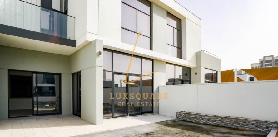 Villa de 3 dormitorios en Al Furjan, UAE No. 224318