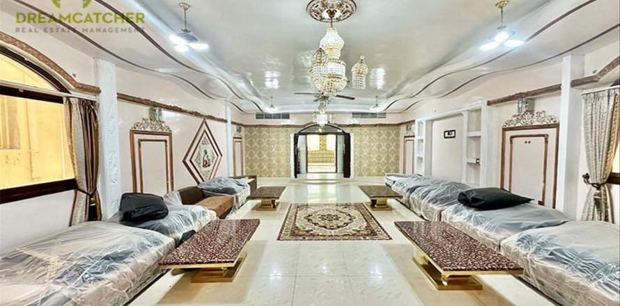 Вилла с 10 спальнями в Seih Al Uraibi, ОАЭ №34126