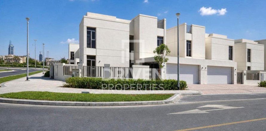 Villa de 5 dormitorios en Jumeirah Park, UAE No. 212488