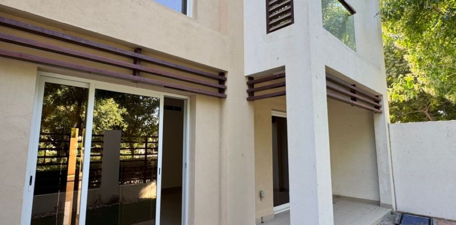 2 bedrooms Townhouse in Ras Al Khaimah, UAE No. 184258