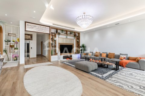 5 bedrooms Villa in Nad Al Sheba 1, UAE No. 167680 9