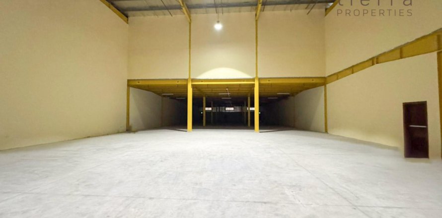 650.3m² Warehouse in Dubai, UAE No. 38844