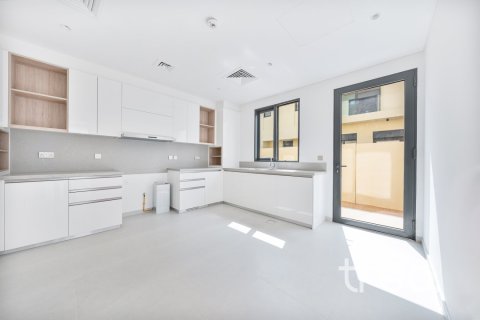 5 bedrooms Villa in Dubai, UAE No. 220769 8
