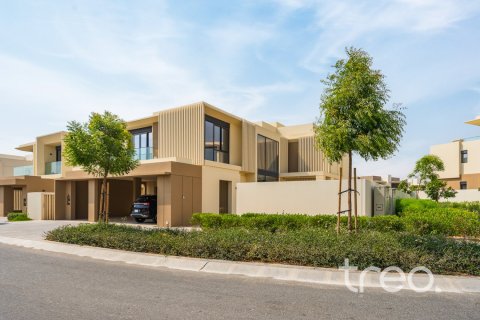 5 bedrooms Villa in Dubai, UAE No. 220769 3