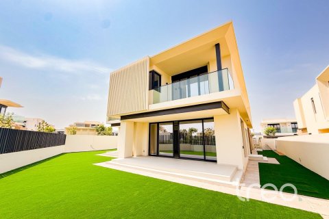 5 bedrooms Villa in Dubai, UAE No. 220769