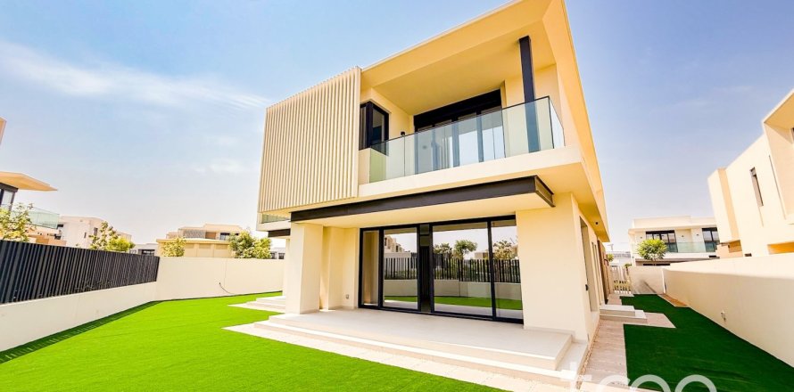 5 bedrooms Villa in Dubai, UAE No. 220769