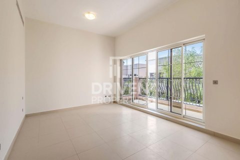 Villa de 4 dormitorios en Nadd Al Sheba, UAE No. 223330 16