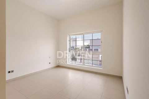 Villa de 4 dormitorios en Nadd Al Sheba, UAE No. 223330 15